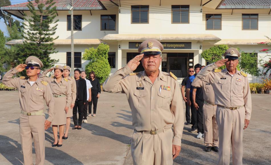 กิจกรรมเคารพธงชาติและร้องเพลงชาติไทยและสวดมนต์ไหว้พระ